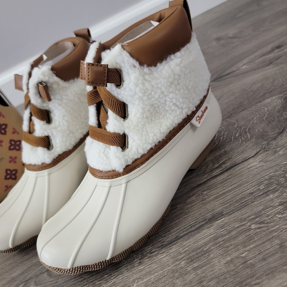 Women's Skechers memory foam & waterproof duck boots size 6 NEW - Picture 3 of 8